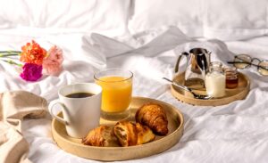 Room_Breakfast_002